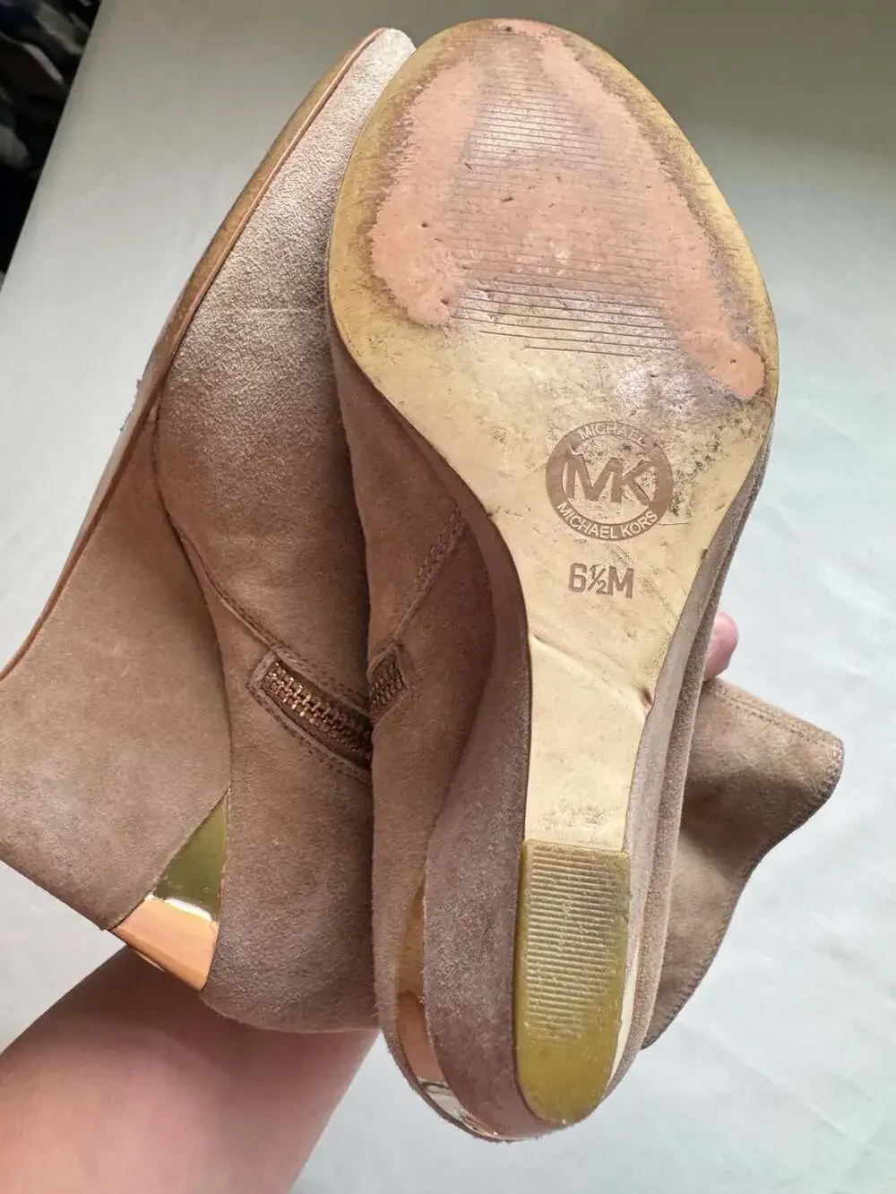 Michael Kors Suede Ankle Boots Gold Logo Heel Side Zip Women’s 6.5 Taupe